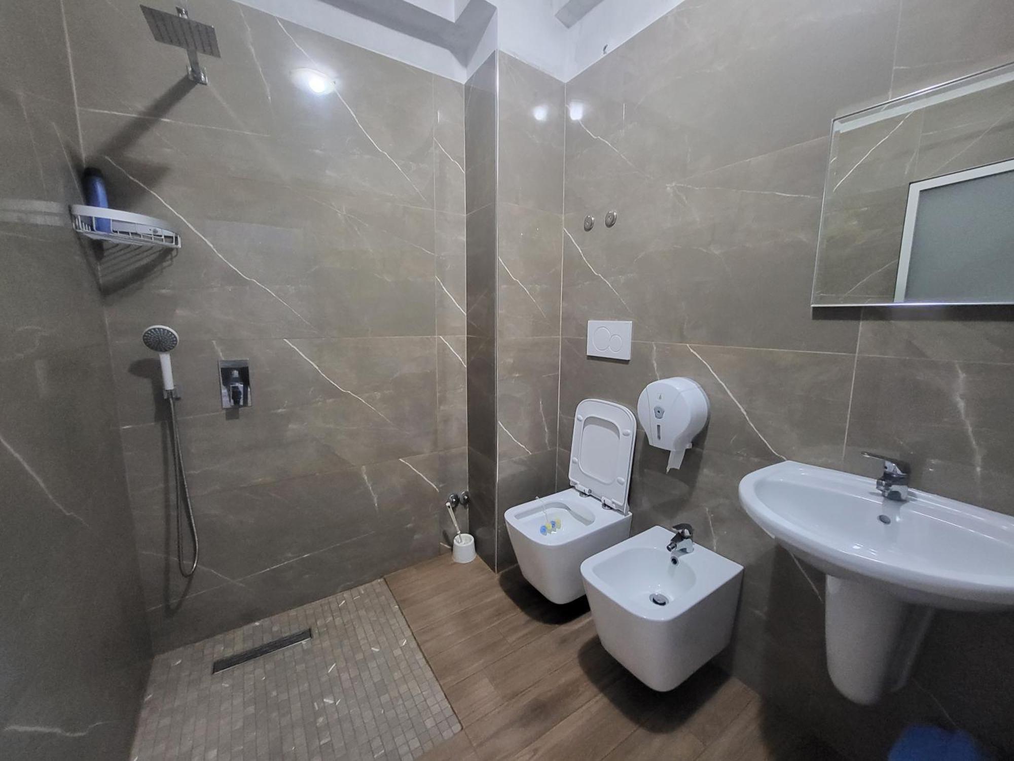 Hotel Europa Lezhë Extérieur photo