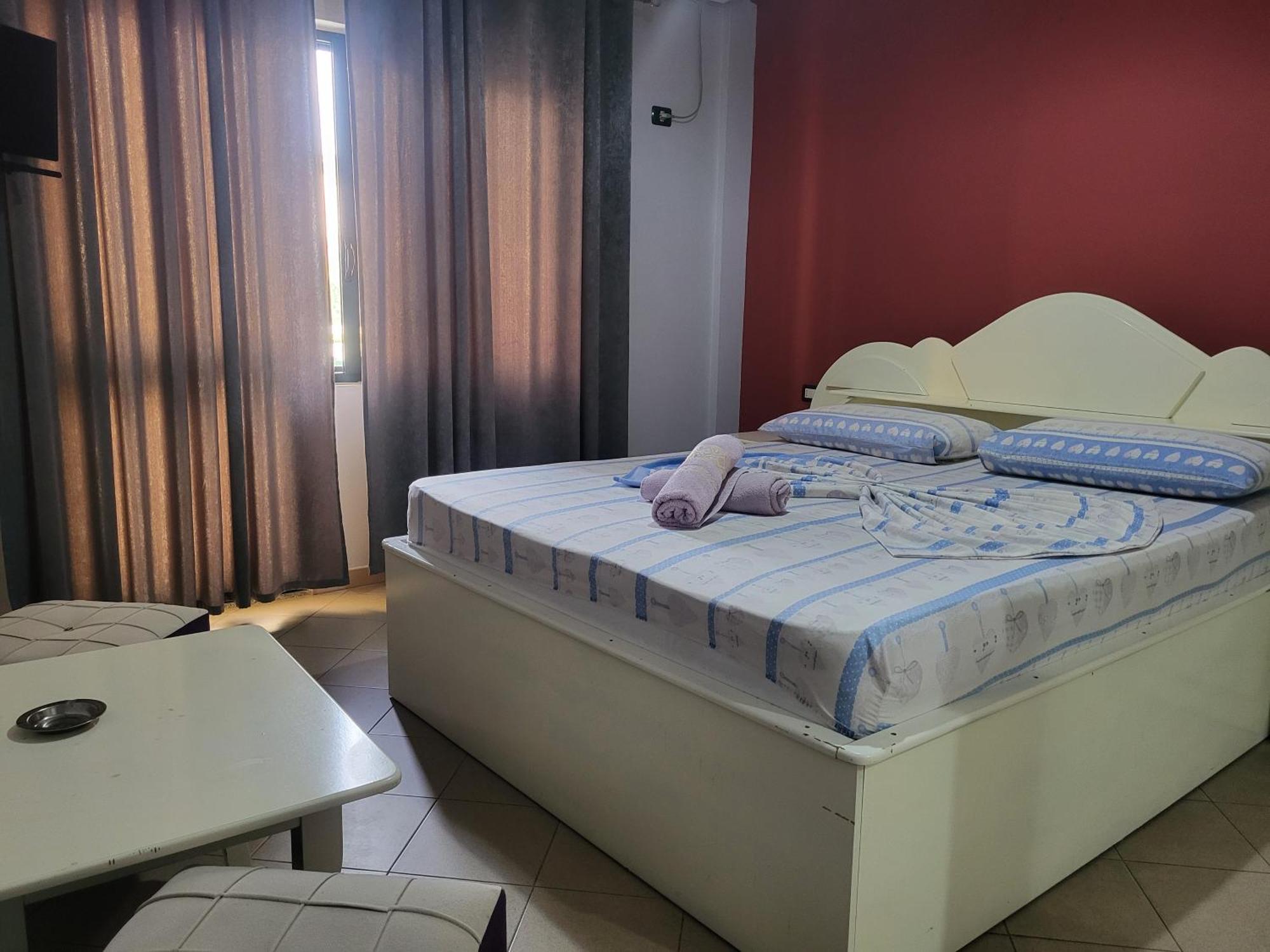 Hotel Europa Lezhë Extérieur photo
