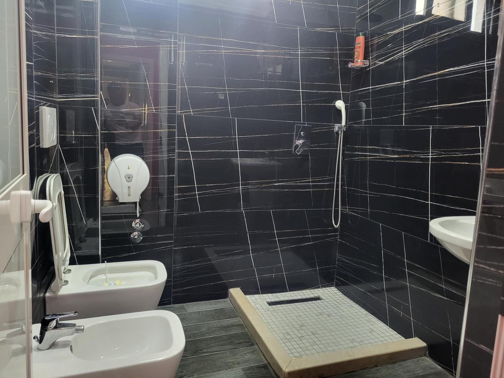 Hotel Europa Lezhë Extérieur photo