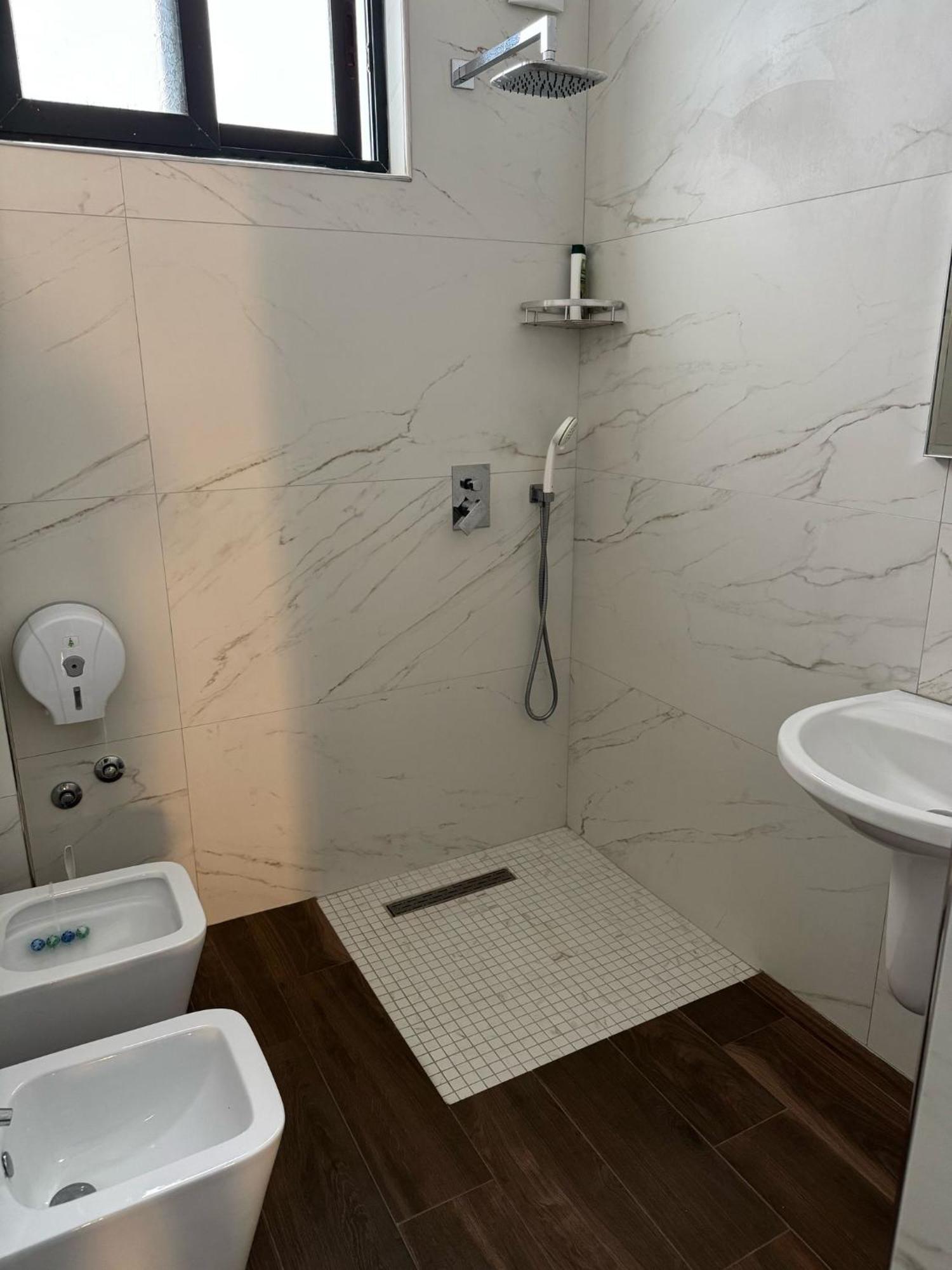 Hotel Europa Lezhë Extérieur photo
