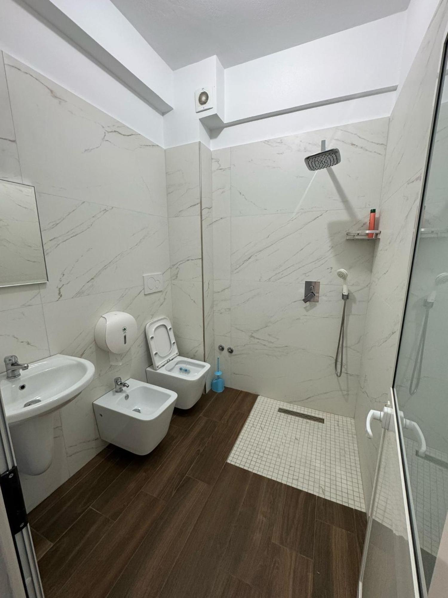 Hotel Europa Lezhë Extérieur photo